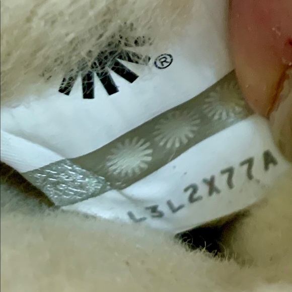 ☃️ 🆕UGG Classic II - Picture 7 of 7